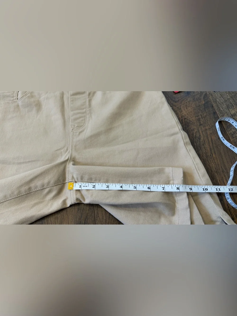 DKNY Jeans Women's Comfort Stretch Pull-On Bermuda Shorts Tan Khaki, Size Medium